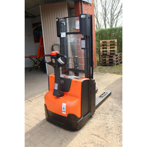 2015 BT SWE140L-46413276