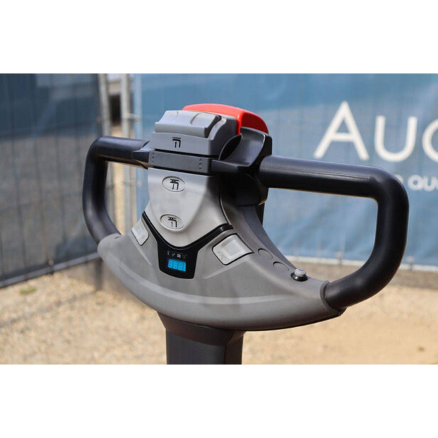 2015 BT SWE140L-46413284