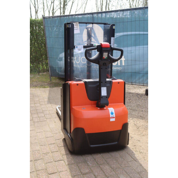 2022 تويوتا SWE200D-46413365