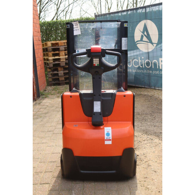 2022 تويوتا SWE200D-46413366