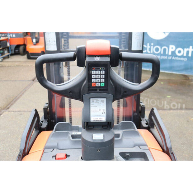 2016 BT SPE200D-46413612