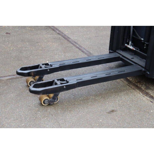 2016 BT SPE200D-46413622