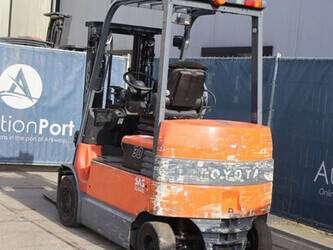 2009-toyota-7fbmf30-1439335-46413737