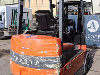 2009-toyota-7fbmf30-1439335-46413739