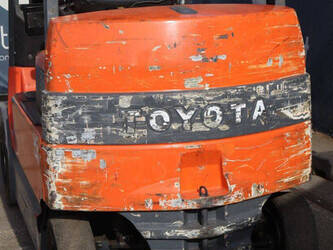 2009-toyota-7fbmf30-1439335-46413751