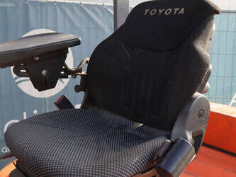 2009-toyota-7fbmf30-1439335-46413755