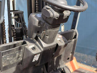 2009-toyota-7fbmf30-1439335-46413756