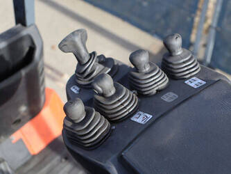 2009-toyota-7fbmf30-1439335-46413764