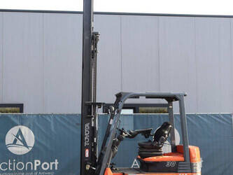 2009-toyota-7fbmf30-1439335-46413768