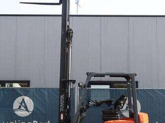 2009-toyota-7fbmf30-1439335-46413769