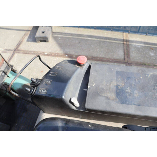 1997 MITSUBISHI FD25-46413802