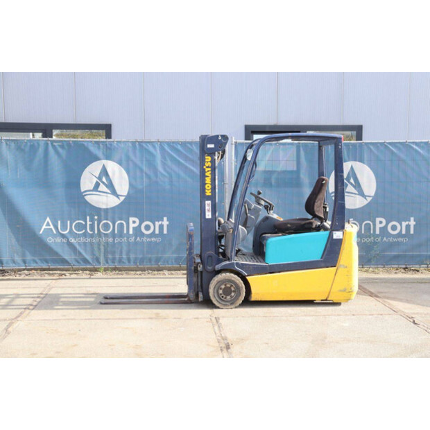 كوماتسو FB16M-46413812