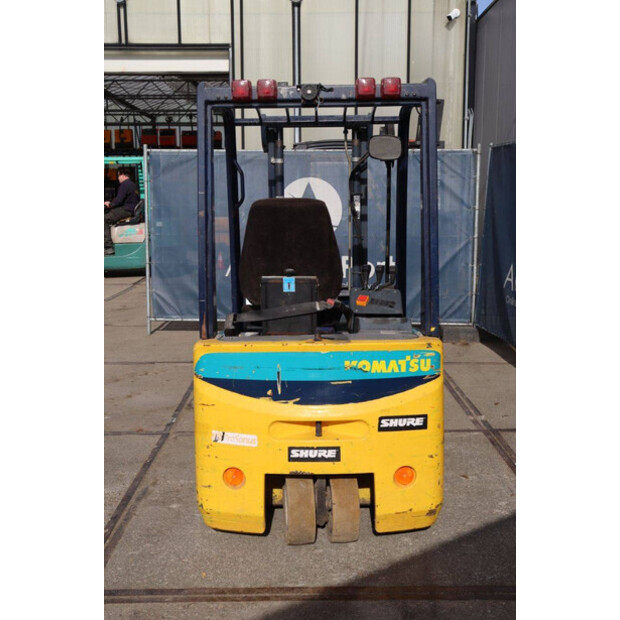 كوماتسو FB16M-46413816