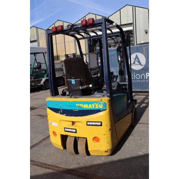 كوماتسو FB16M-46413817