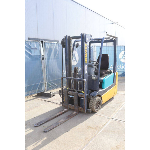 كوماتسو FB16M-46413820