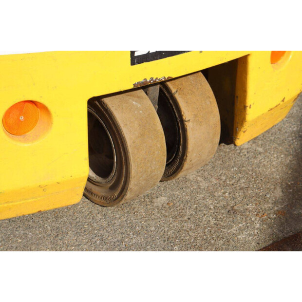 كوماتسو FB16M-46413825