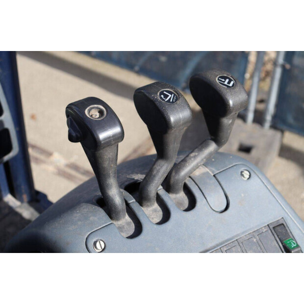 كوماتسو FB16M-46413837