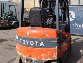 2009-toyota-7fbmf18-1439344-46414052
