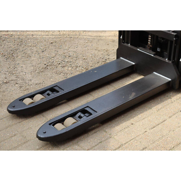 2023 تويوتا SWE200D-46414167