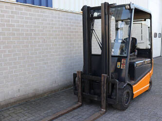 2002-still-r60-1439349-46414179