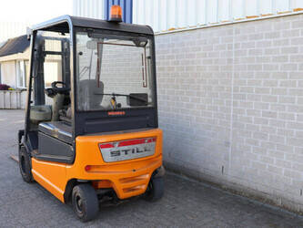 2002-still-r60-1439349-46414180