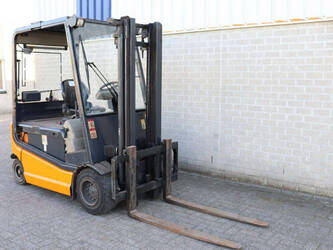 2002-still-r60-1439349-46414183