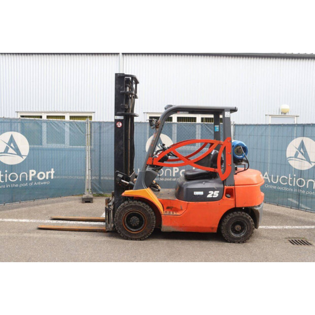 1999 Toyota 42-7FGF25-46414268