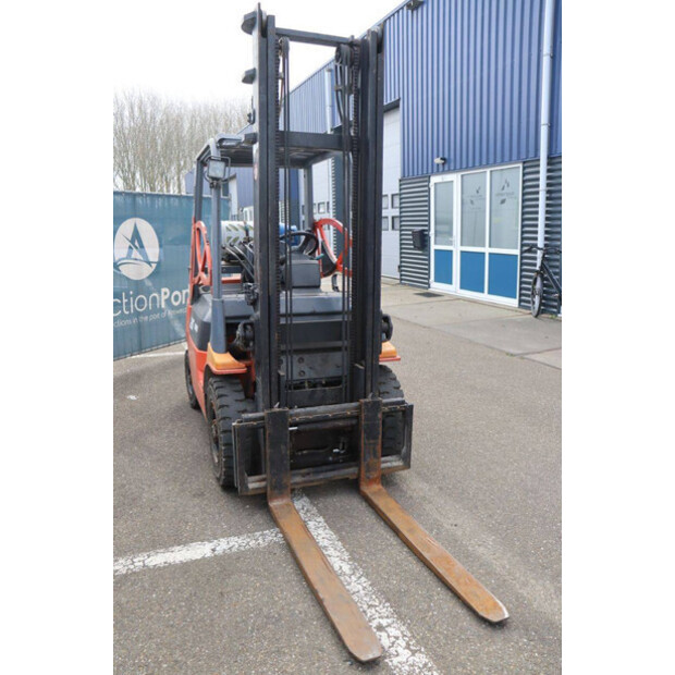 1999 Toyota 42-7FGF25-46414273