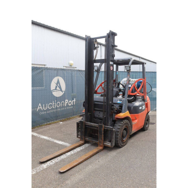 1999 Toyota 42-7FGF25-46414275