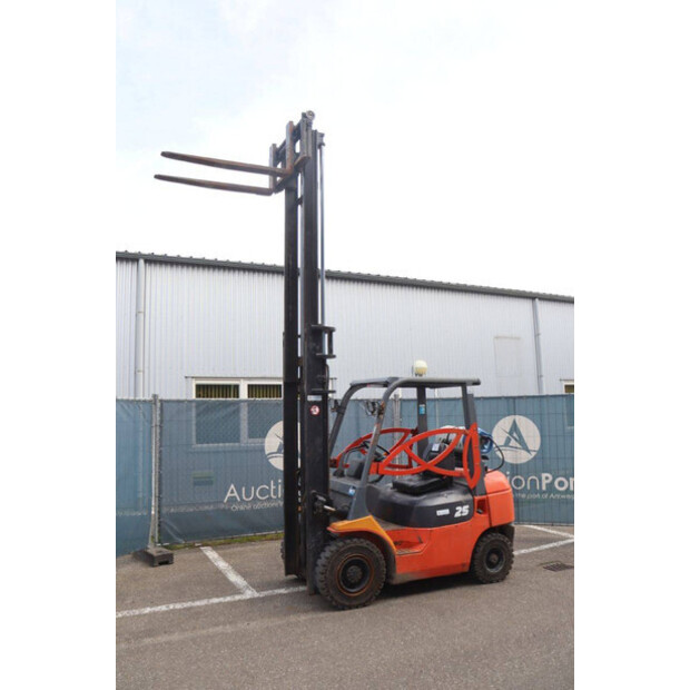 1999 Toyota 42-7FGF25-46414301