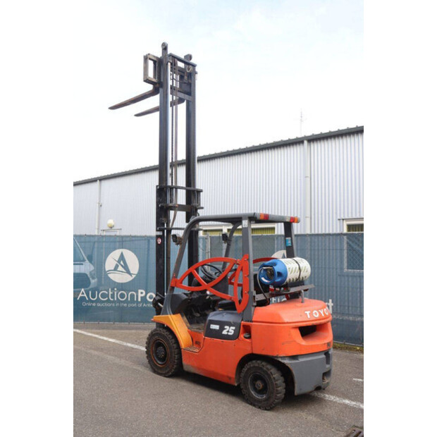 1999 Toyota 42-7FGF25-46414303