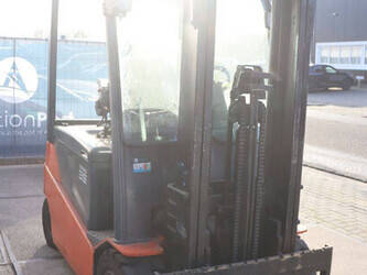 2013-toyota-8fbmt35-1439358-46414380