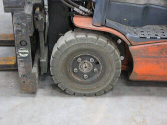 toyota-traigo-18-46415004