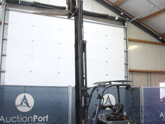 toyota-traigo-18-46415015