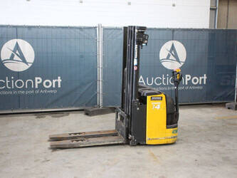 صورة ل رافعات شوكية 2009 كوماتسو MWS14A 1R