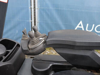 2011-linde-e16-01-1439401-46415647