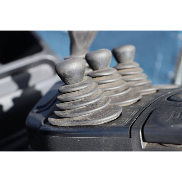 2012 ليندي E30L-01-46415849