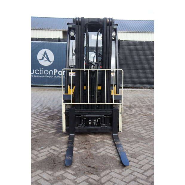 2017 يال 25VX-46416305