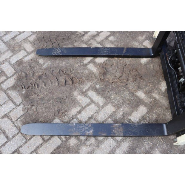 2017 يال 25VX-46416308