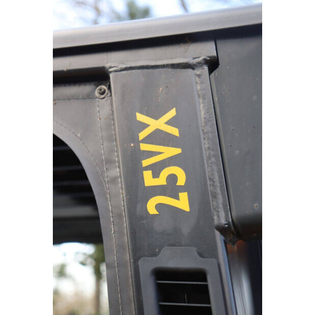 2017 يال 25VX-46416315