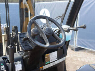 2017-yale-25vx-46416320