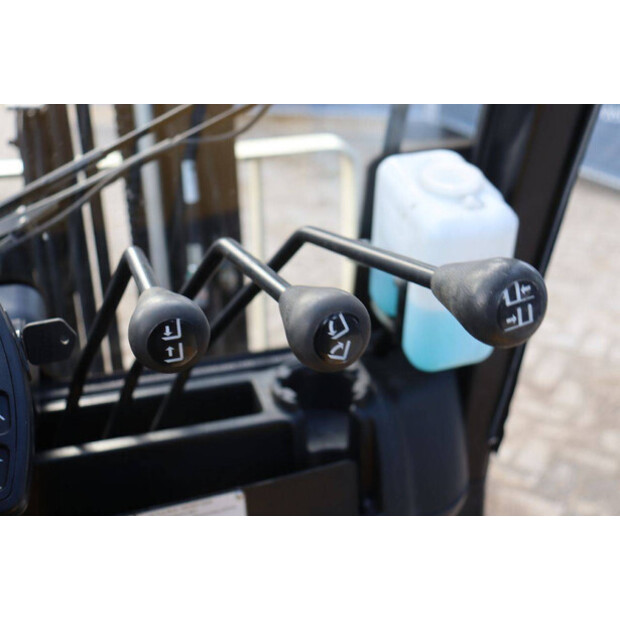 2017 يال 25VX-46416323