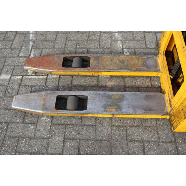 2001 جنجهينريتش EJC12-46416760