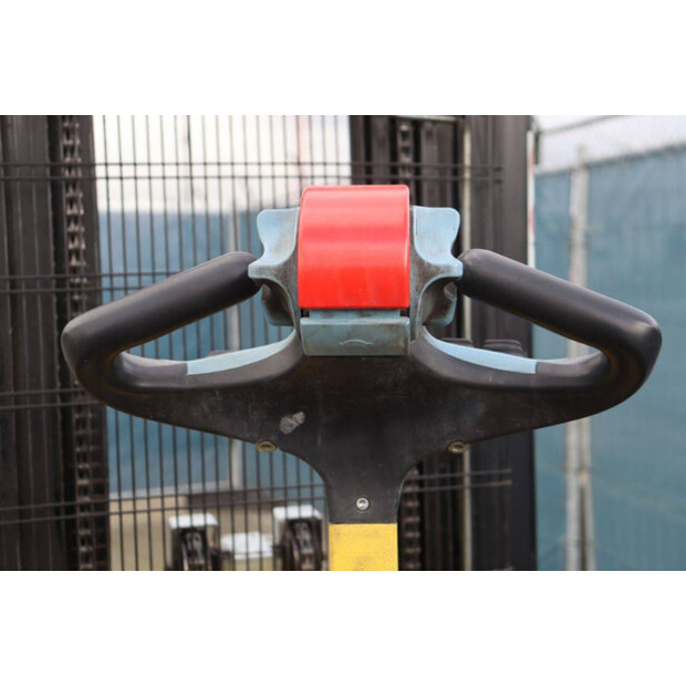 2010 هايستر S1.5S-46416810