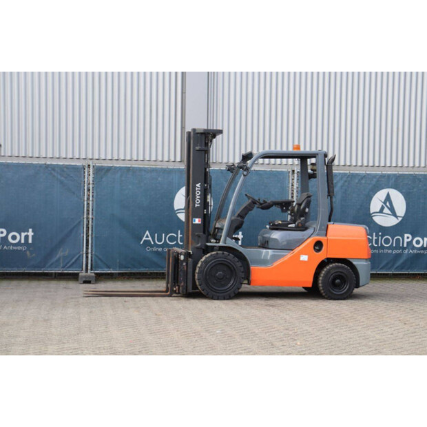 2016 Toyota 02-8FGF30-46417882