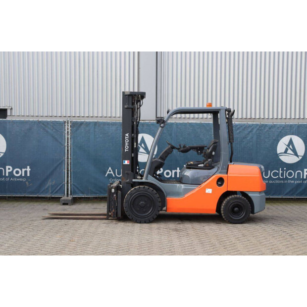 2016 Toyota 02-8FGF30-46417883