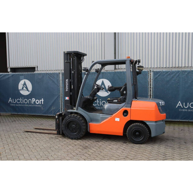 2016 Toyota 02-8FGF30-46417884