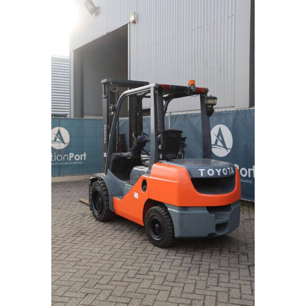 2016 Toyota 02-8FGF30-46417885