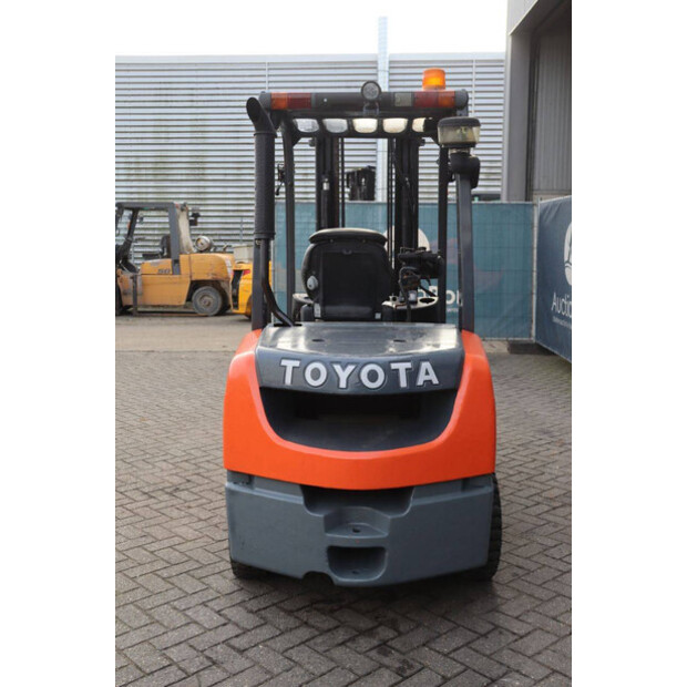 2016 Toyota 02-8FGF30-46417886