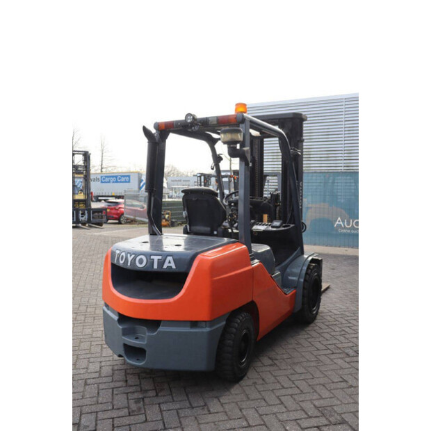 2016 Toyota 02-8FGF30-46417887